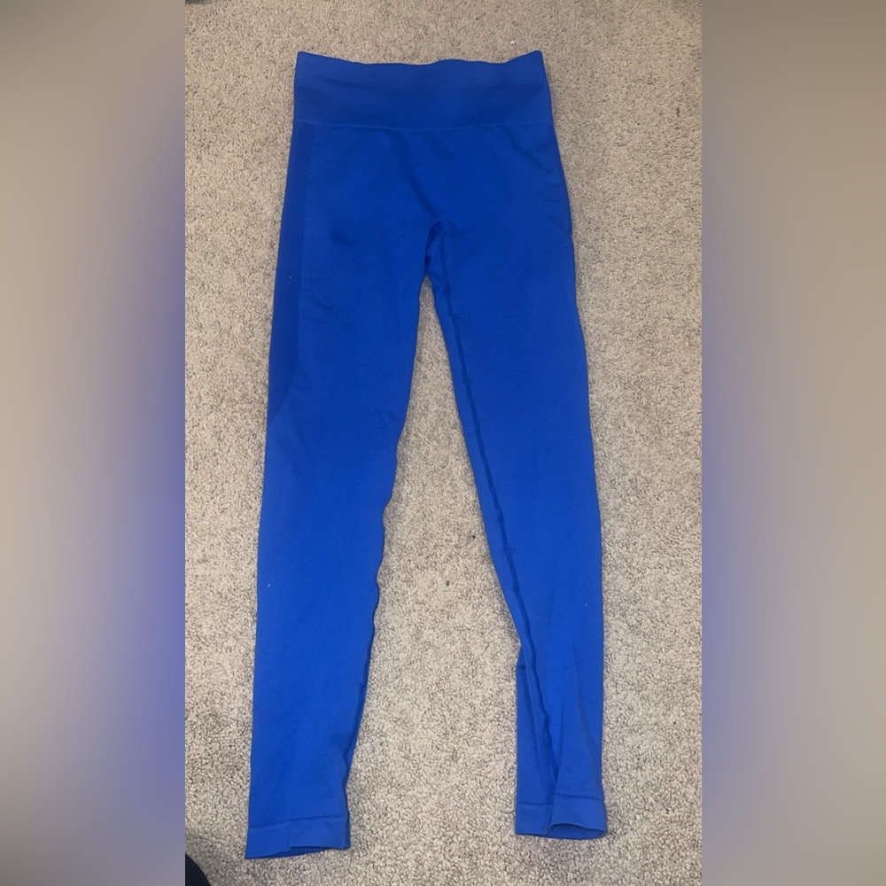These are blue butt scrunch leggings.
